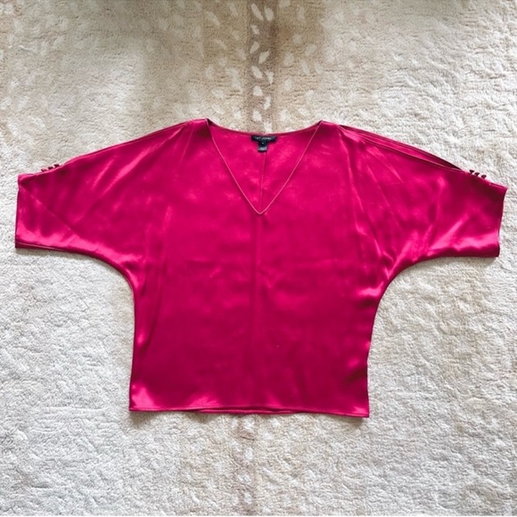 St. John Satin Plunge V Neck Top With Slit Cropped Sleeve Cherry Red Size Small - Picture 4 of 11